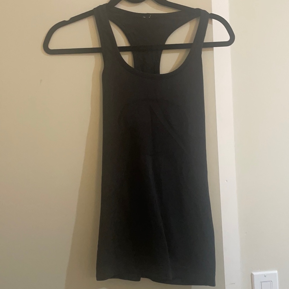 Lululemon Workout Tank in very good condition hardly worn, size 4